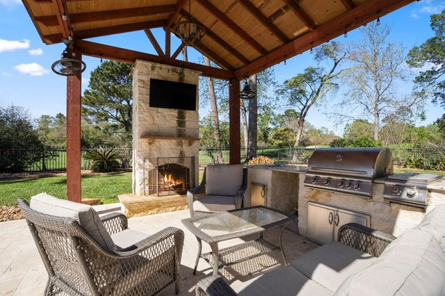 37 Doe Run Drive, The Woodlands, TX 77380