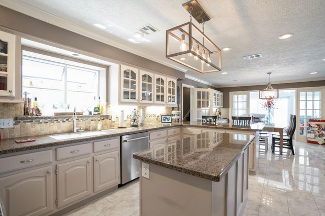 37 Doe Run Drive, The Woodlands, TX 77380