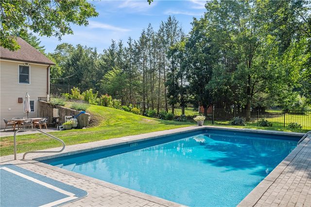 32 Old Reservoir Road, Cumberland, RI 02864