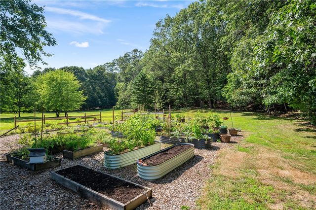 32 Old Reservoir Road, Cumberland, RI 02864