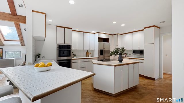 11 Soundview Farm, Weston, CT 06883
