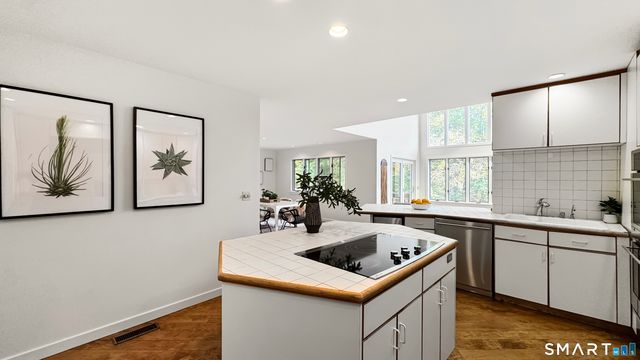 11 Soundview Farm, Weston, CT 06883