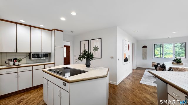 11 Soundview Farm, Weston, CT 06883