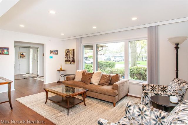 19780 Butternut Lane, Southfield, MI 48076