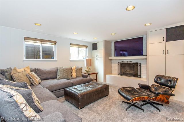 19780 Butternut Lane, Southfield, MI 48076