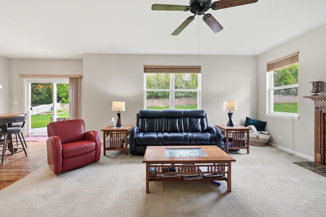 3328 Chase Lane, Elgin, IL 60124