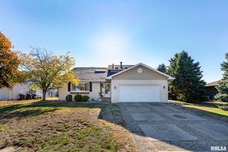 1604 EL CAMINO Drive, Pekin, IL 61554