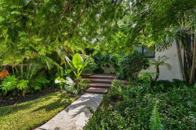 2815 Regatta Ave, Miami Beach, FL 33140