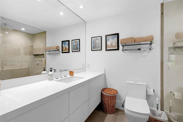 2815 Regatta Ave, Miami Beach, FL 33140