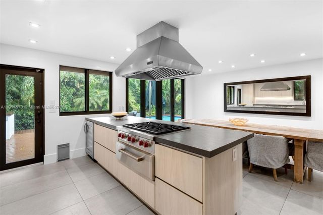 2815 Regatta Ave, Miami Beach, FL 33140