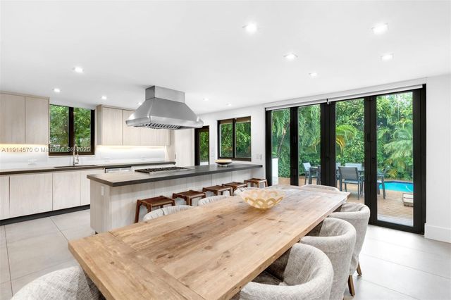 2815 Regatta Ave, Miami Beach, FL 33140