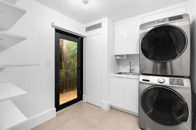 2815 Regatta Ave, Miami Beach, FL 33140