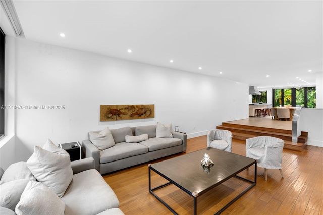 2815 Regatta Ave, Miami Beach, FL 33140