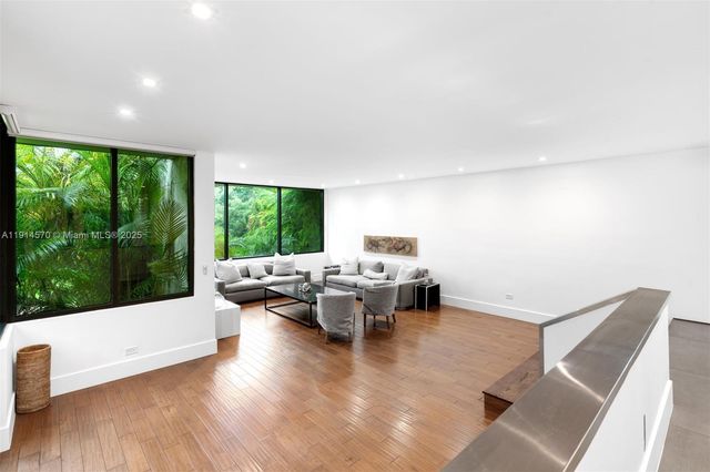 2815 Regatta Ave, Miami Beach, FL 33140