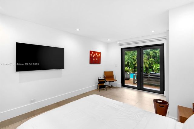 2815 Regatta Ave, Miami Beach, FL 33140