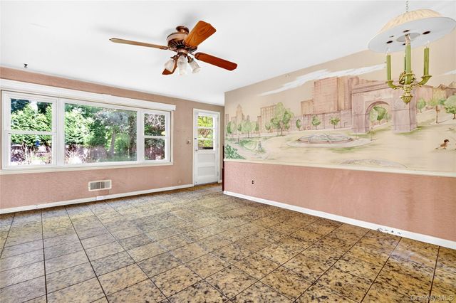 2 Forest Knoll Drive, Suffern, NY 10901