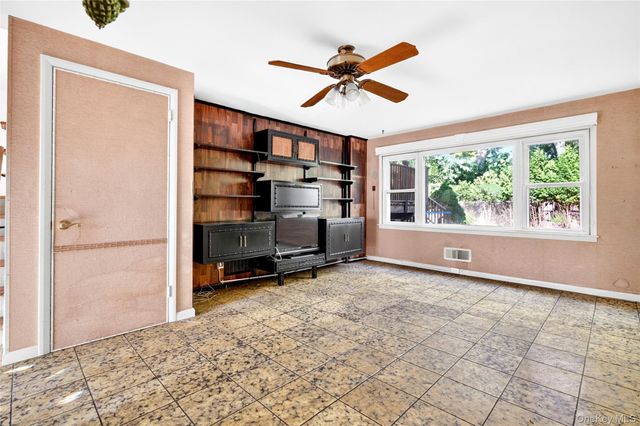 2 Forest Knoll Drive, Suffern, NY 10901