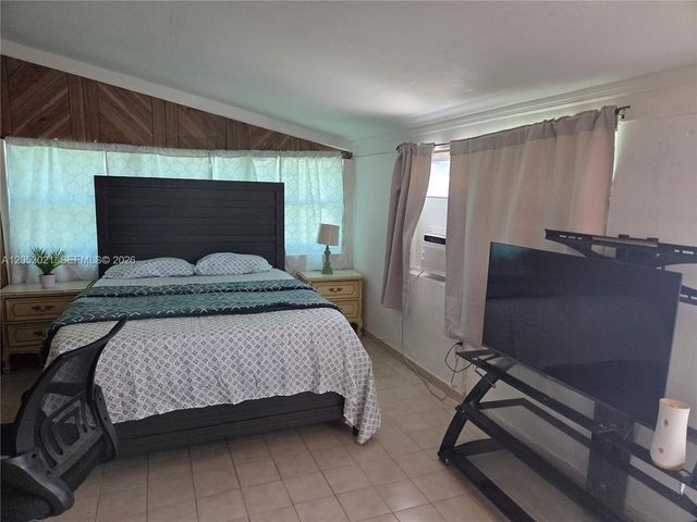 19631 NE 12th Court EFF, Miami, FL 33179