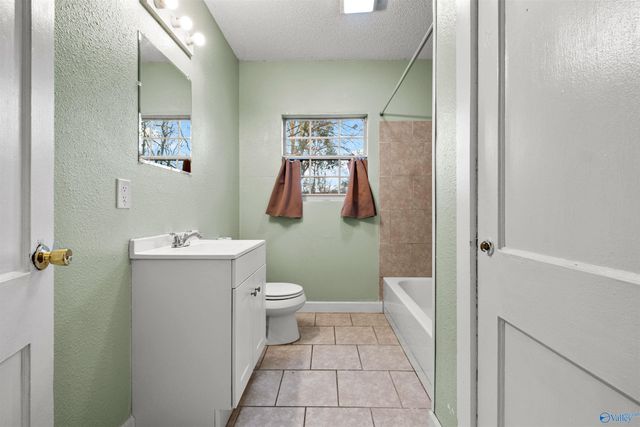 922 Windsor Street, Gadsden, AL 35903