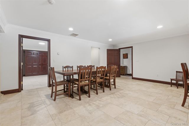 1 Hunting Ridge Road, White Plains, NY 10605