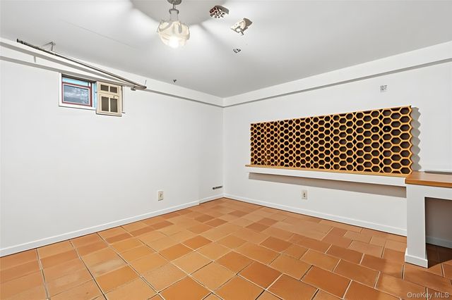 1 Hunting Ridge Road, White Plains, NY 10605