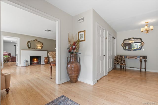 1 Hunting Ridge Road, White Plains, NY 10605