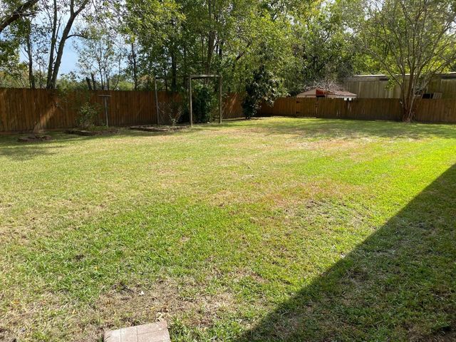 112 County Road 921, Angleton, TX 77515