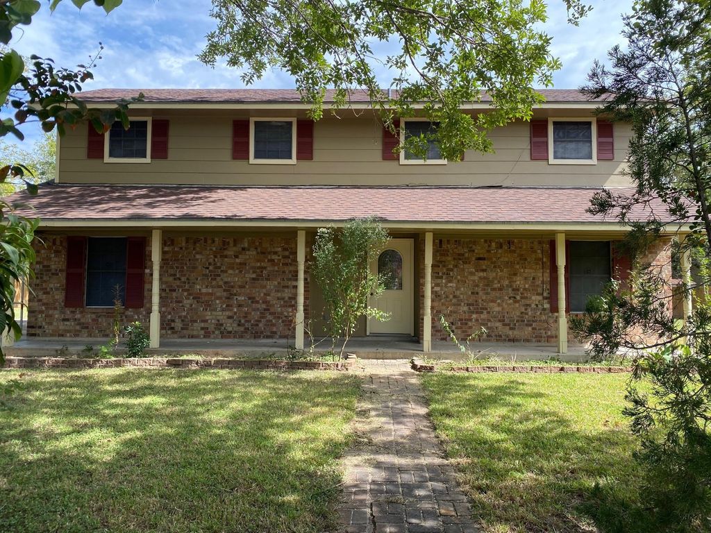 112 County Road 921, Angleton, TX 77515