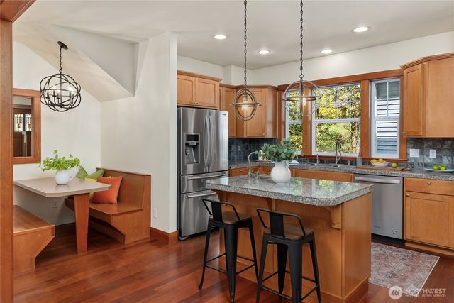 14340 Shasta Lane NE, Bainbridge Island, WA 98110