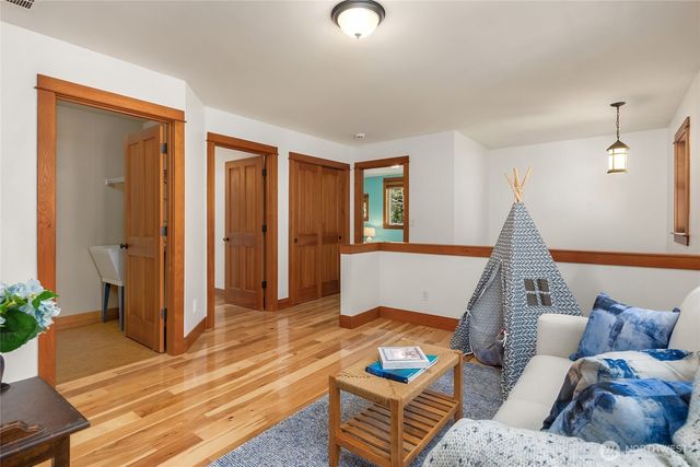 14340 Shasta Lane NE, Bainbridge Island, WA 98110