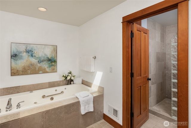 14340 Shasta Lane NE, Bainbridge Island, WA 98110