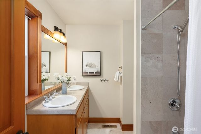 14340 Shasta Lane NE, Bainbridge Island, WA 98110