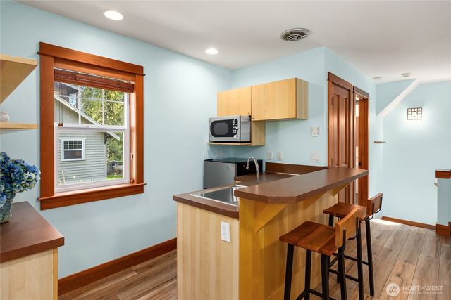 14340 Shasta Lane NE, Bainbridge Island, WA 98110