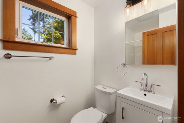 14340 Shasta Lane NE, Bainbridge Island, WA 98110