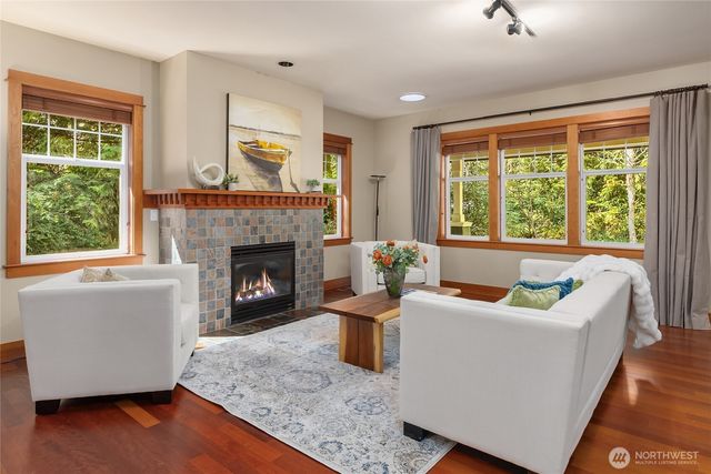 14340 Shasta Lane NE, Bainbridge Island, WA 98110