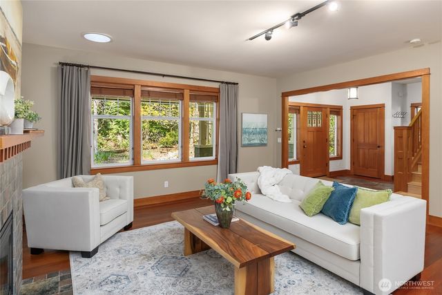 14340 Shasta Lane NE, Bainbridge Island, WA 98110