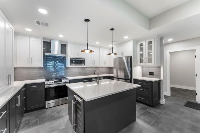 2223 Hialeah Drive, Houston, TX 77018