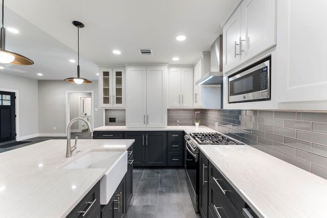 2223 Hialeah Drive, Houston, TX 77018