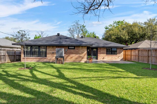 2223 Hialeah Drive, Houston, TX 77018