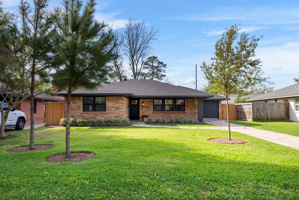2223 Hialeah Drive, Houston, TX 77018