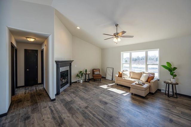 560 STILL WATERS LANE, Plover, WI 54467