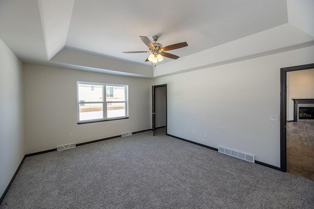 560 STILL WATERS LANE, Plover, WI 54467