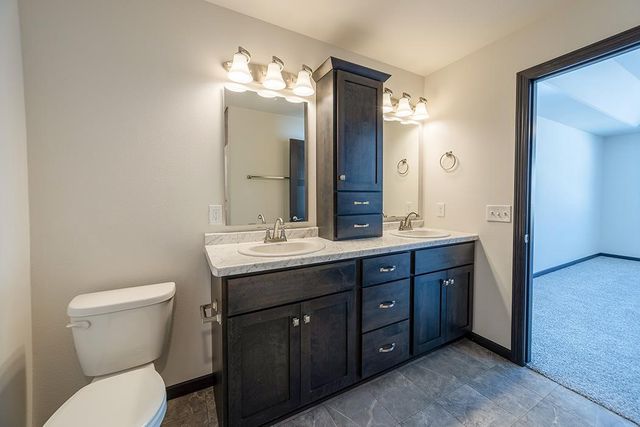 560 STILL WATERS LANE, Plover, WI 54467