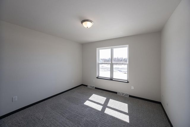 560 STILL WATERS LANE, Plover, WI 54467