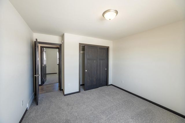 560 STILL WATERS LANE, Plover, WI 54467