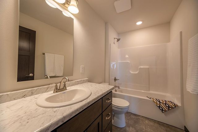 560 STILL WATERS LANE, Plover, WI 54467