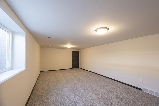 560 STILL WATERS LANE, Plover, WI 54467