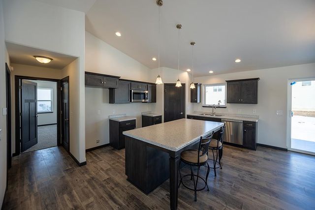 560 STILL WATERS LANE, Plover, WI 54467