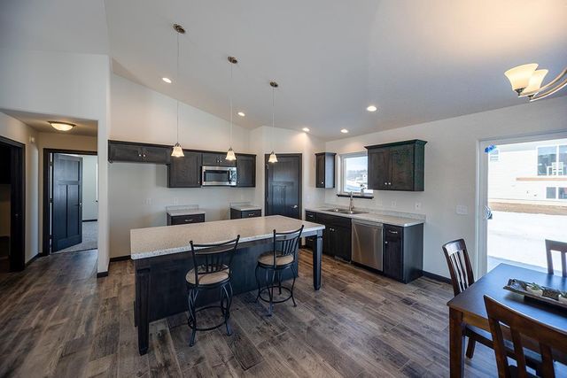 560 STILL WATERS LANE, Plover, WI 54467