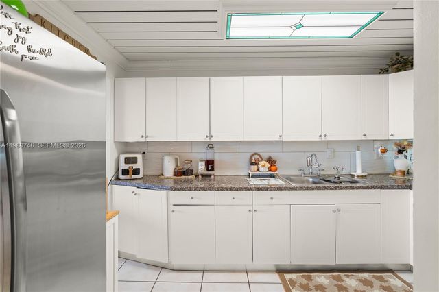 10000 NW 80th Ct 2456, Hialeah Gardens, FL 33016